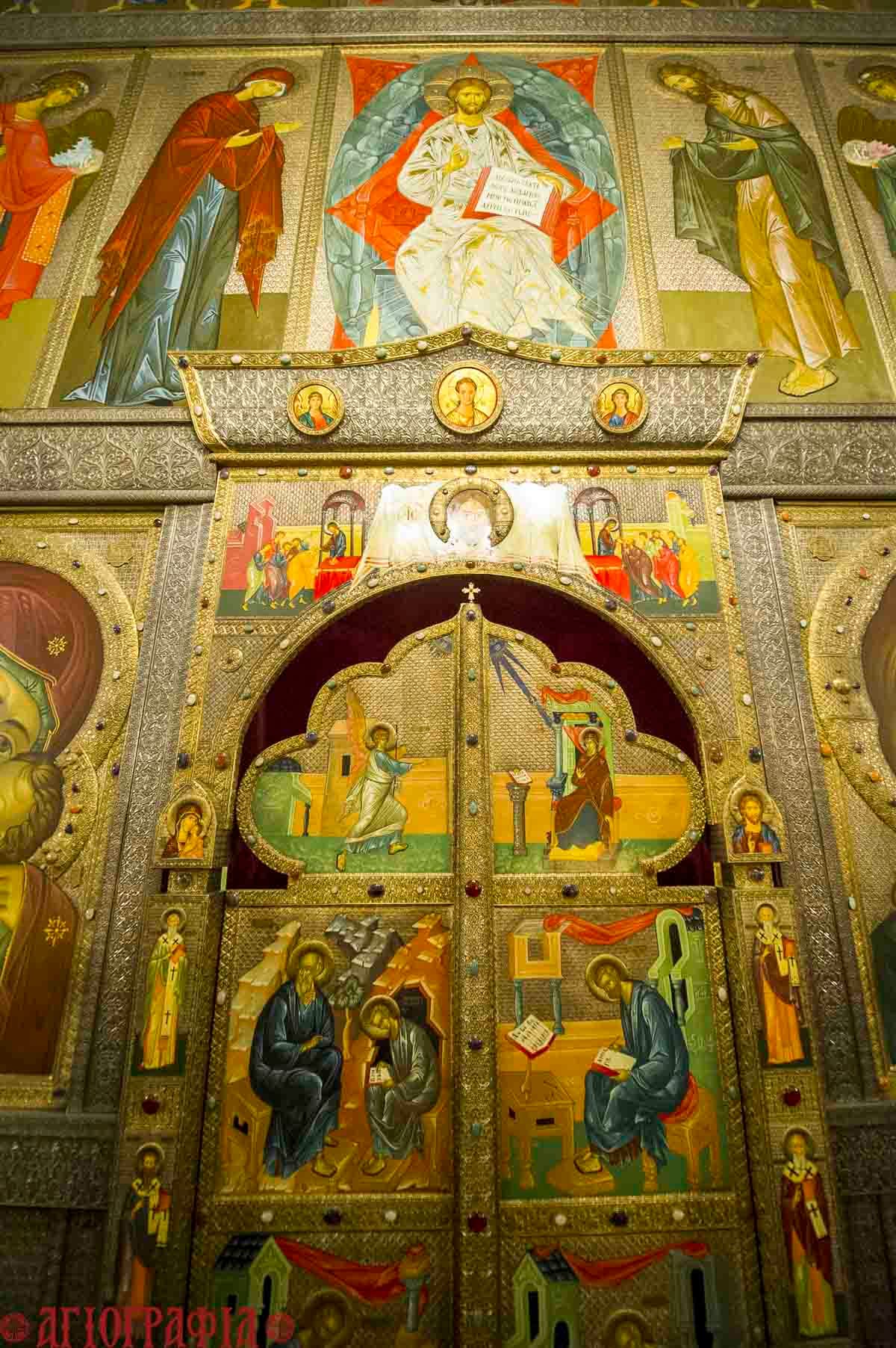 Иконостас в храме свт. Василия Великого "На Горке" в Пскове