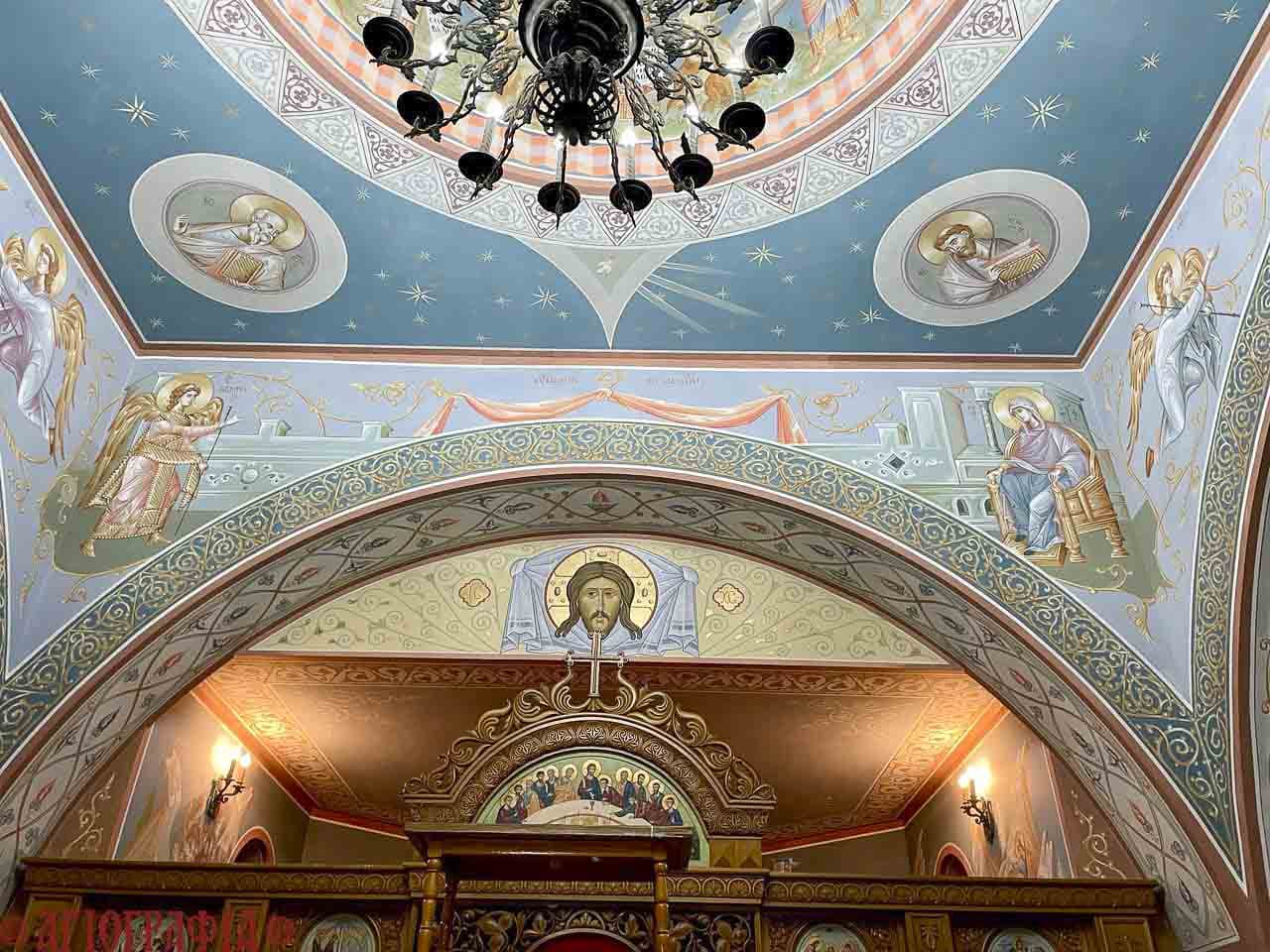 Росписи восточной стены четверика храма Святой Троицы, г. Владикавказ, пос. Ногир.
