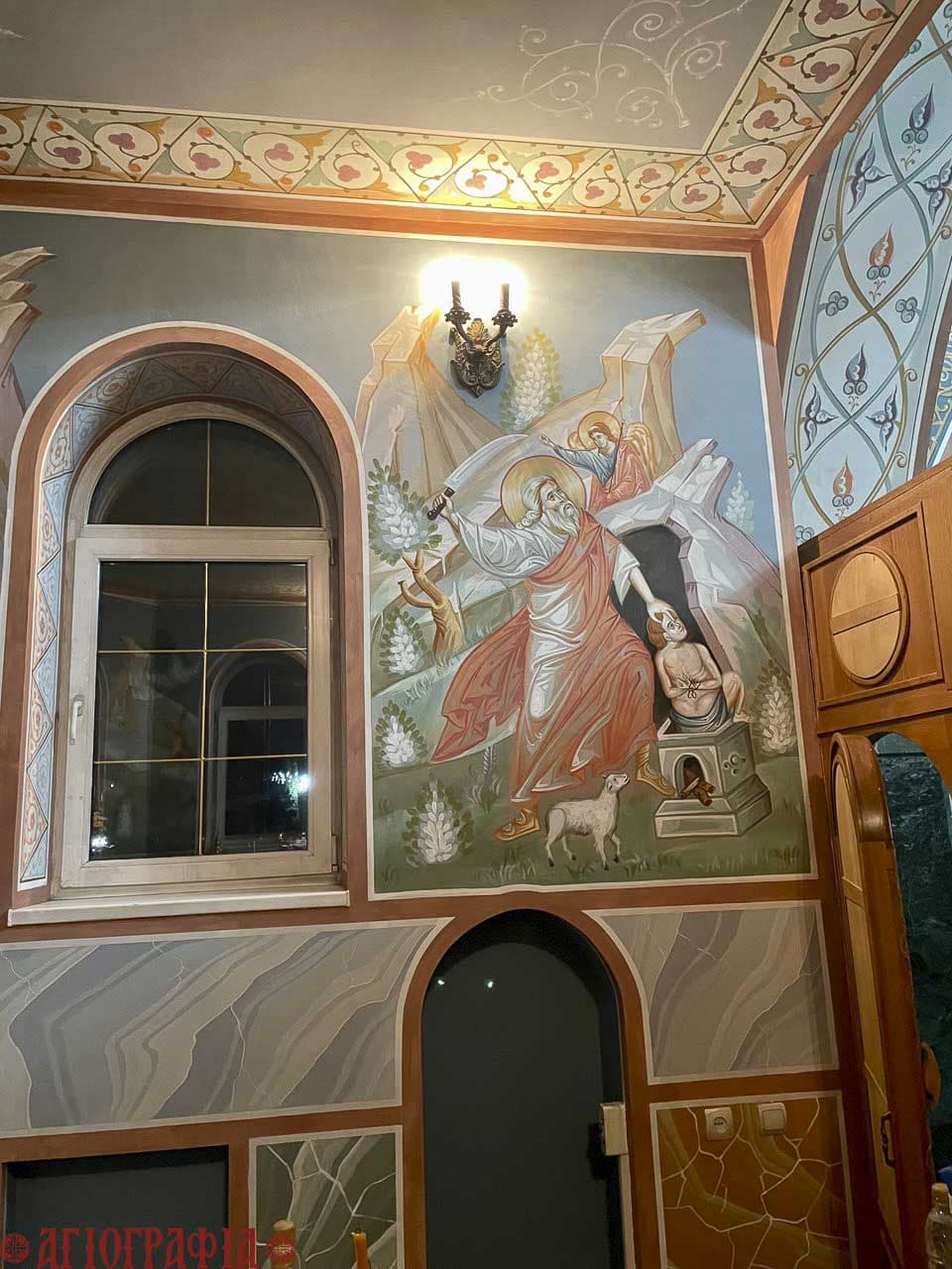 Сюжет "Жертвоприношение Исаака" в алтаре храма Святой Троицы, г. Владикавказ, пос. Ногир.