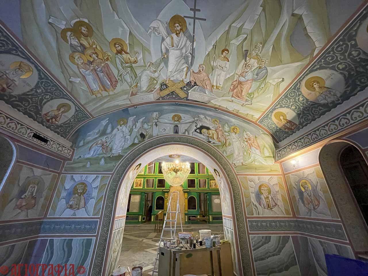 Росписи в притворе. Храм преп. Сергия Радонежского, г. Югорск.